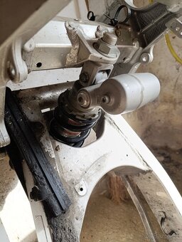 Suzuki GSX-R 600 K1 rám s papíry - 3