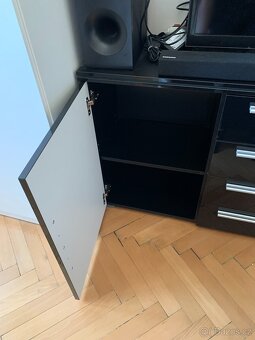 Skříň pod TV - 3