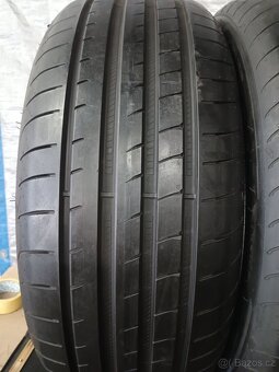 2xletní pneu 225/45/19.Runflat.Goodyear. - 3