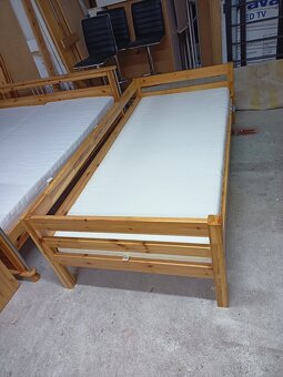 Prodám hezkou postel z masivu 90 x 200 cm - 3