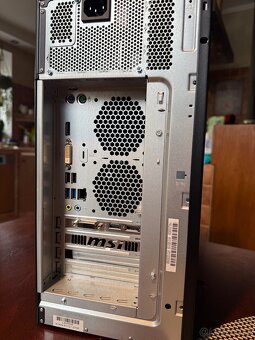 Fujitsu Esprimo P558/E85+ - 3