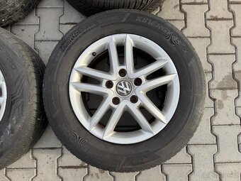 VW Touareg 17” orig. alu kola s celoročními pneu - 3