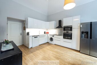 Prodej prostorného bytu 3+kk 111m2 s balkónem a sklepem v p - 3