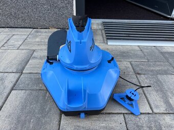 Bezdrátový automatický bazénový vysavač - 3