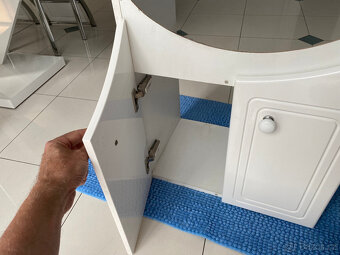 Závěsná skříňka Jika pod kulaté umyvadlo - 3