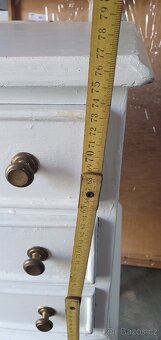 malá bílá komoda - 3