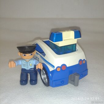 Lego duplo policejní auto a policista ze setu 4963 - 3