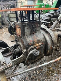 Prodám zdravý blok motoru s klikovkou a vačkou na ZETOR25 - 3