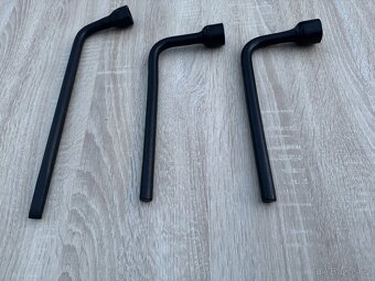 Volha Gaz Uaz, originální původní klíče na kola - 3