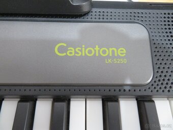 Zánovní elektronické klávesy Casio LK S250 - 3