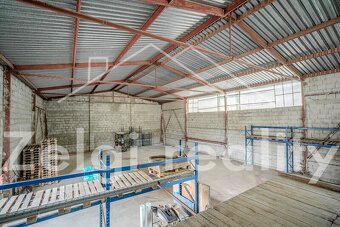 Pronájem multifunkční haly 484 m² s kancelářemi a velkou man - 3