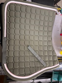 NOVÁ podsedlová dečka Schockemohle - 3