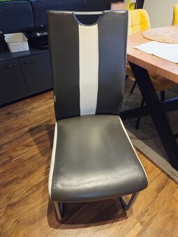 Jídelní stůl a 4 židle - 3