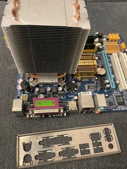 Core2Quad Q6600 + Gigabyte P31 + 4GB RAM DDR2 - 3
