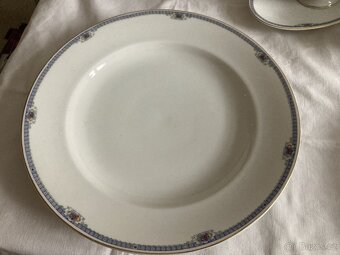 různý starožitný porcelán - 3