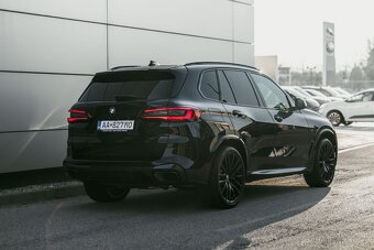 BMW X5 30d 2021 v ZARUKE,top stav - 3