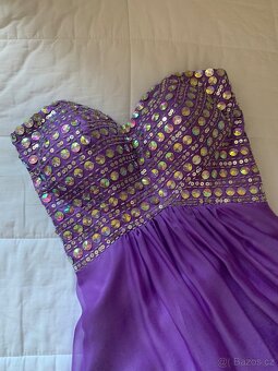 Fialové plesové šaty s kamínky bez ramínek XS - 3