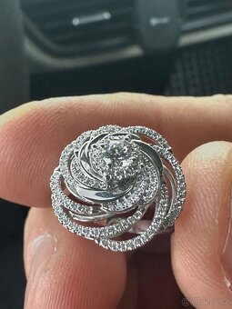 Prodám diamantový zlatý prsten s velkým broušeným briliantem - 3