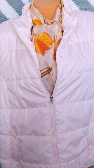 LEHOUNKÁ PROŠÍVANÁ VESTA S ŠÁTKEM-INFINITY- vel. 48 - 3