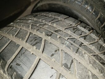 Prodám 2x pěkně pneu 225/50 R15 za obě 300,- - 3