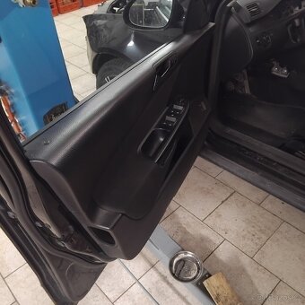 Vw B6 Levé přední dveře. - 3