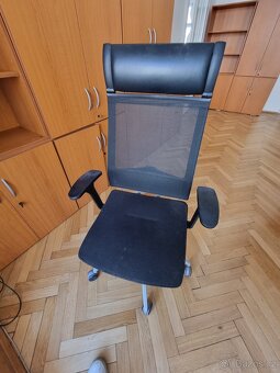 Červené kancelářské židle - 3