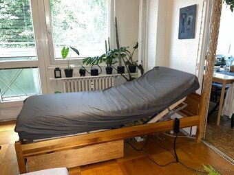 Dřevĕná postel s elektrickým roštem - 3