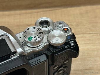 Olympus OM-D E-M10 Mark III - 3