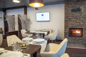 Číšník / Barman(ka) – hotelová restaurace Deštné v OH - 3