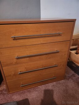 Postel s úložným prostorem a komoda - 3