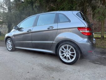 Mercedes Benz B200 - 3