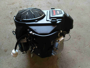 Dvouválcový motor Kawasaki FS600V 17 HP - 3