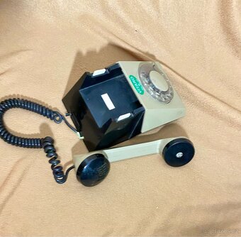 Telefon TESLA - 3