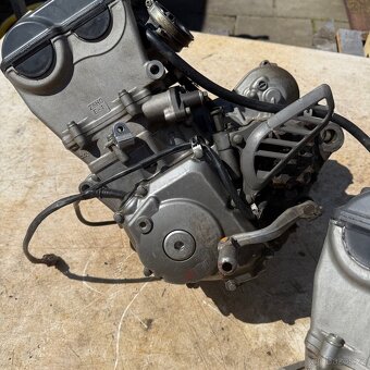 Suzuki Rmz 450 náhradní díly z motoru - 3