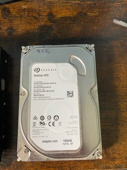 3× HDD, 1× SSD – plně funkční, různé kapacity - 3