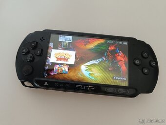 PSP E1004 flash, 4GB karta, nabíječka + hry / PlayStation Po - 3