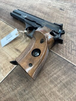 Pistole Beretta 76 - 3