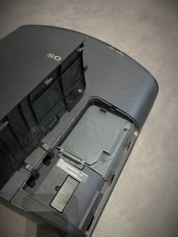 Projektor Sony VPL-VW520ES 4K s nízkou dobou provozu - 3