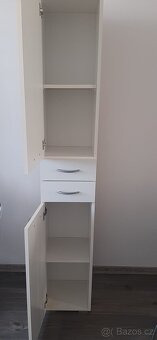 Bílá vysoká koupelnová skříňka - 3