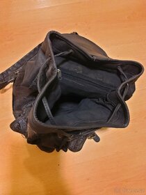 Batoh z pravé a ekokůže. - 3