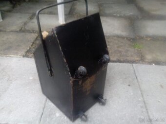 Uhlák na kolečkách + lopatka - 3