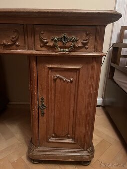 Prodám starý psaci stůl dřevěný - 3