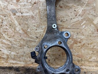 LEVÁ PŘEDNÍ TĚHLICE AUDI A6 C6 3.0 TDI 4F0407241 - 3