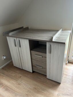 Detska postylka a prebalovaci pult - 3