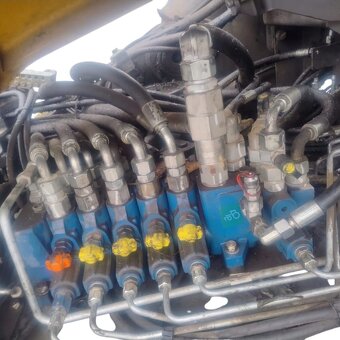 Díly na mecalac 12 mxt 2013 - 3