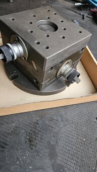 Otočný,křížový stůl - 3