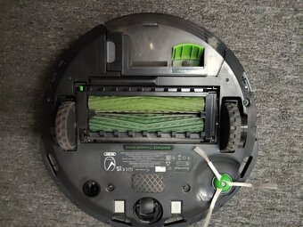 iRobot Roomba i7 se stanicí CleanBase - 3