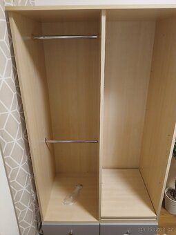 Šatní skříň s nástavcem a psací stůl - 3