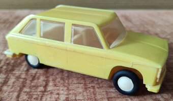 Staré autíčko na setrvačník - Renault - 3