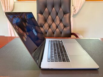 MacBook Pro 16", 2.4 GHz Intel Core i9, HDD 500 GB, 16 GB - 3